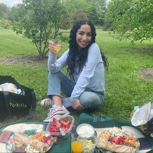 Meet your Posher, Aya